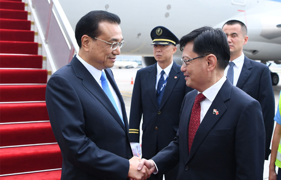 李克强抵达新加坡